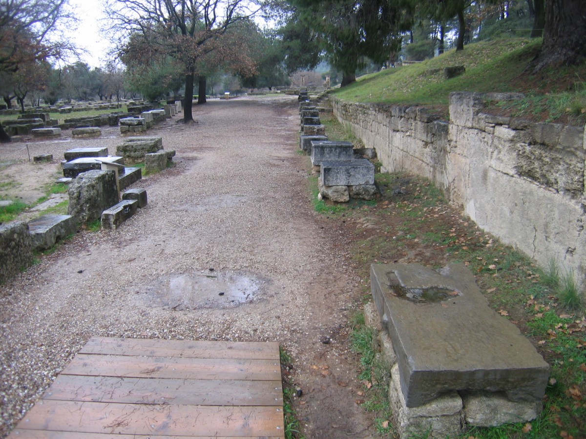 10 - Olympie - socles des statues des tricheurs IMG_0165.jpg